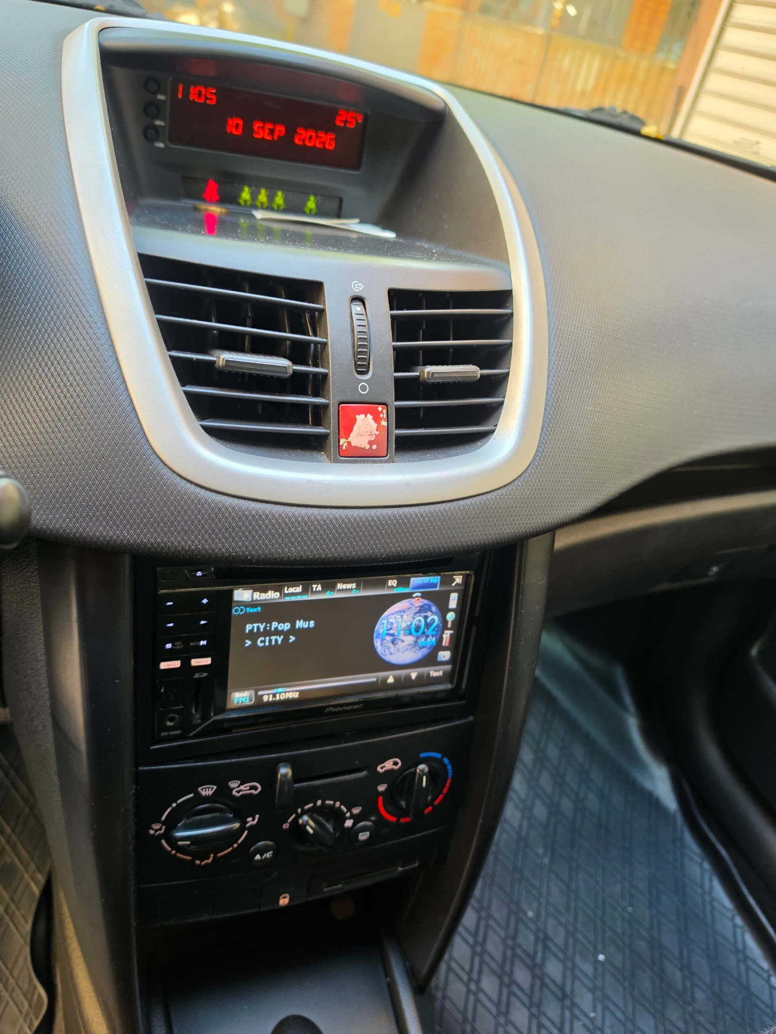 Peugeot 207 1.4 КЛИМАТИК, снимка 14 - Автомобили и джипове - 56066511