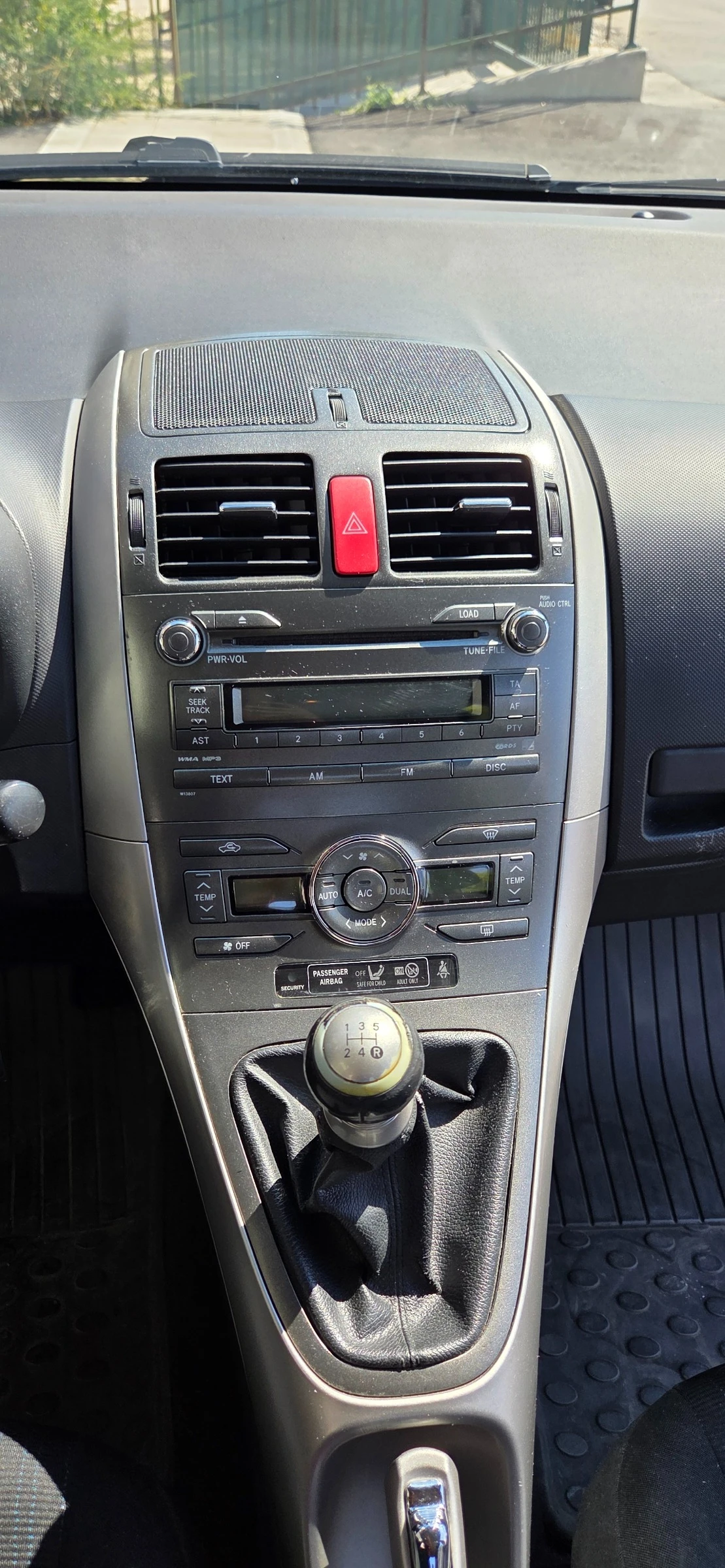 Toyota Auris 1.6 VVTi Luna Plus, снимка 9 - Автомобили и джипове - 56131751