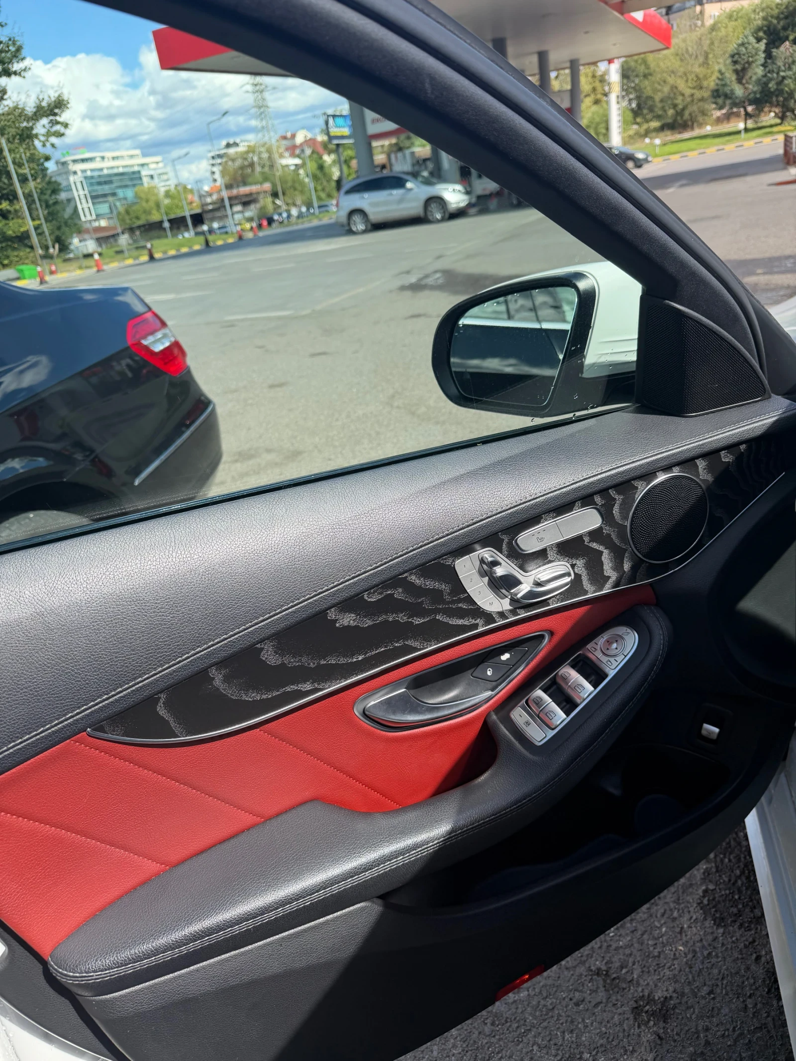Mercedes-Benz C 300, снимка 4 - Автомобили и джипове - 56175915