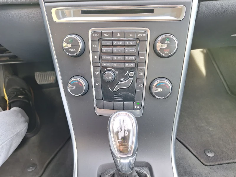 Volvo XC60, снимка 16 - Автомобили и джипове - 52419409