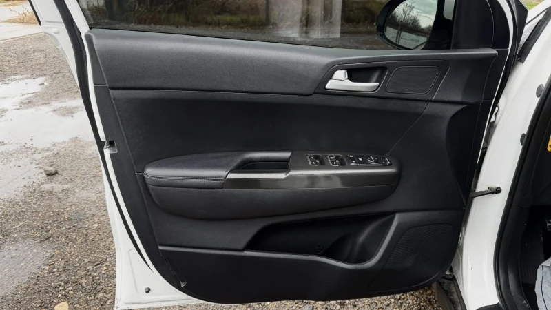 Kia Sportage 2.0 4WD, снимка 8 - Автомобили и джипове - 53412351