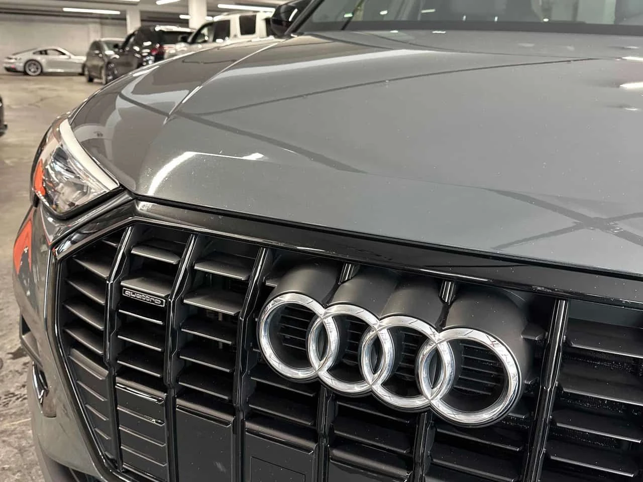 Audi Q3 Komfort/CARFAX/ПАНОРАМА/ПОДГРЕВИ, снимка 2 - Автомобили и джипове - 54046745