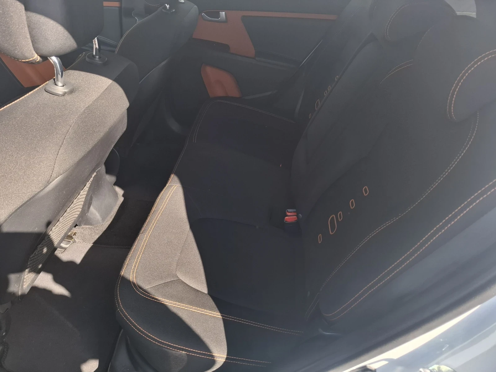 Kia Sportage 2.0. - 136кс. Сервз.книжка, снимка 10 - Автомобили и джипове - 54146580