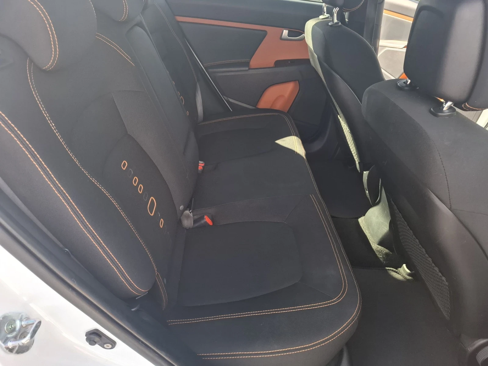 Kia Sportage 2.0. - 136кс. Сервз.книжка, снимка 9 - Автомобили и джипове - 54146580