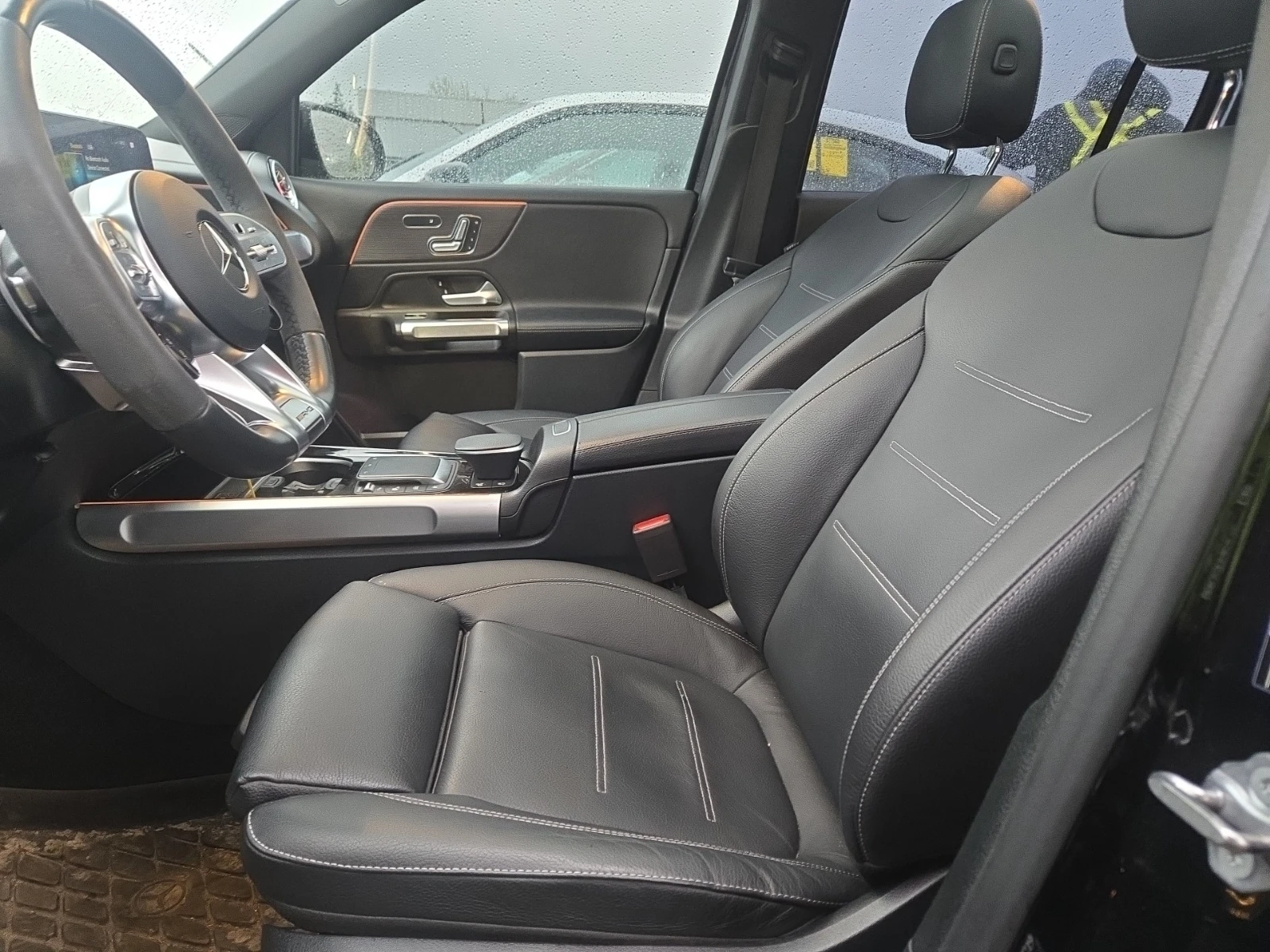 Mercedes-Benz GLB35AMG * * CARFAX * * АВТО КРЕДИТ * * Цена до БГ * * , снимка 7 - Автомобили и джипове - 54529045