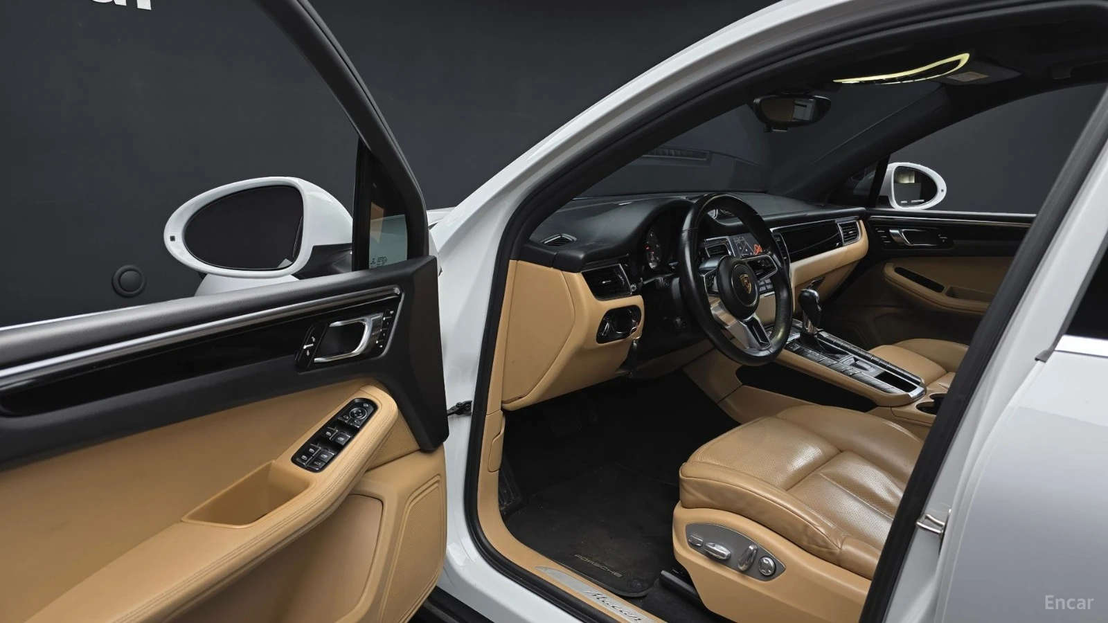 Porsche Macan 3.0 S* КОЖА* НАВИ* ПАНО* КАМЕРА, снимка 8 - Автомобили и джипове - 55431952