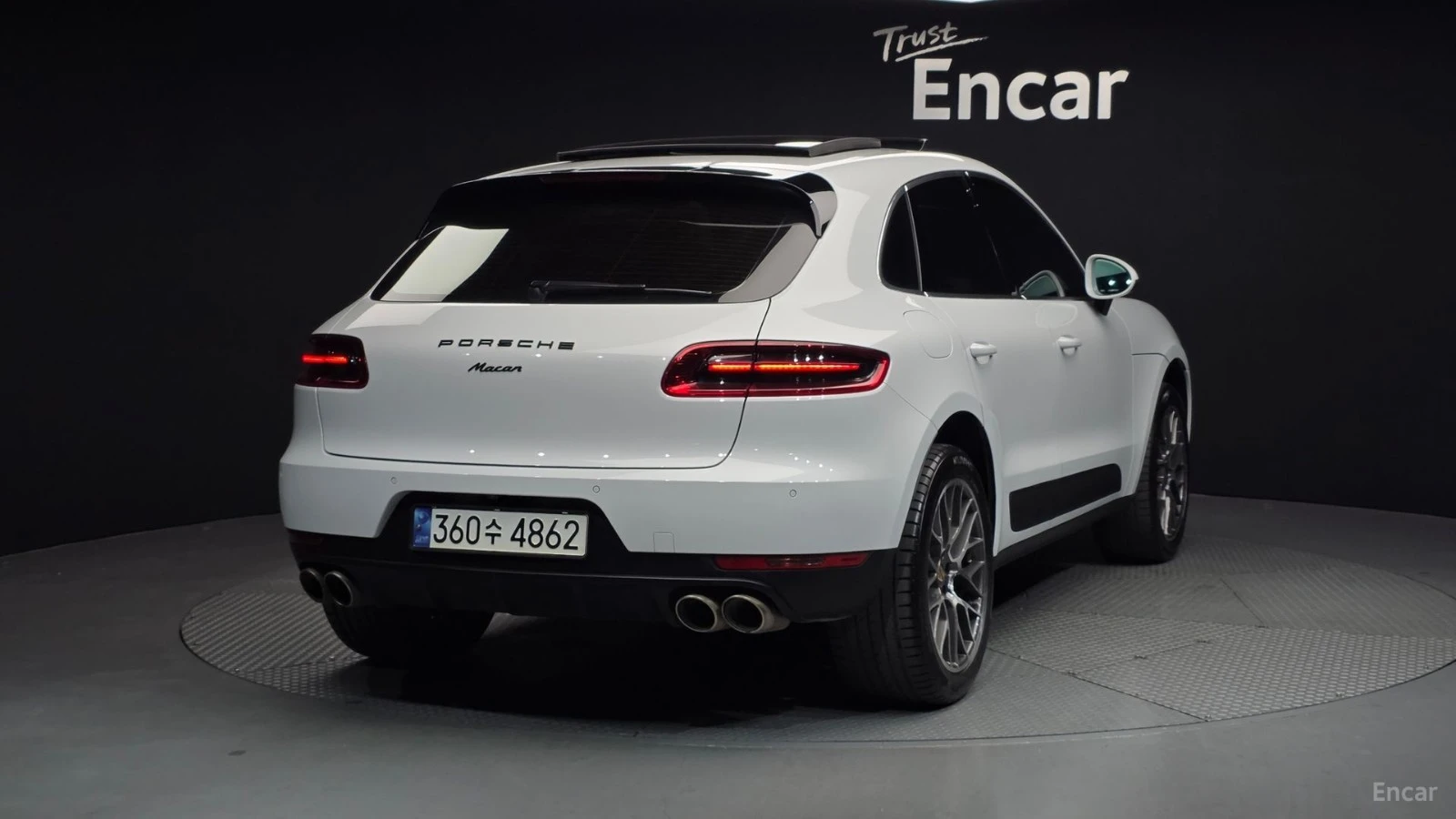 Porsche Macan 3.0 S* КОЖА* НАВИ* ПАНО* КАМЕРА, снимка 2 - Автомобили и джипове - 55431952