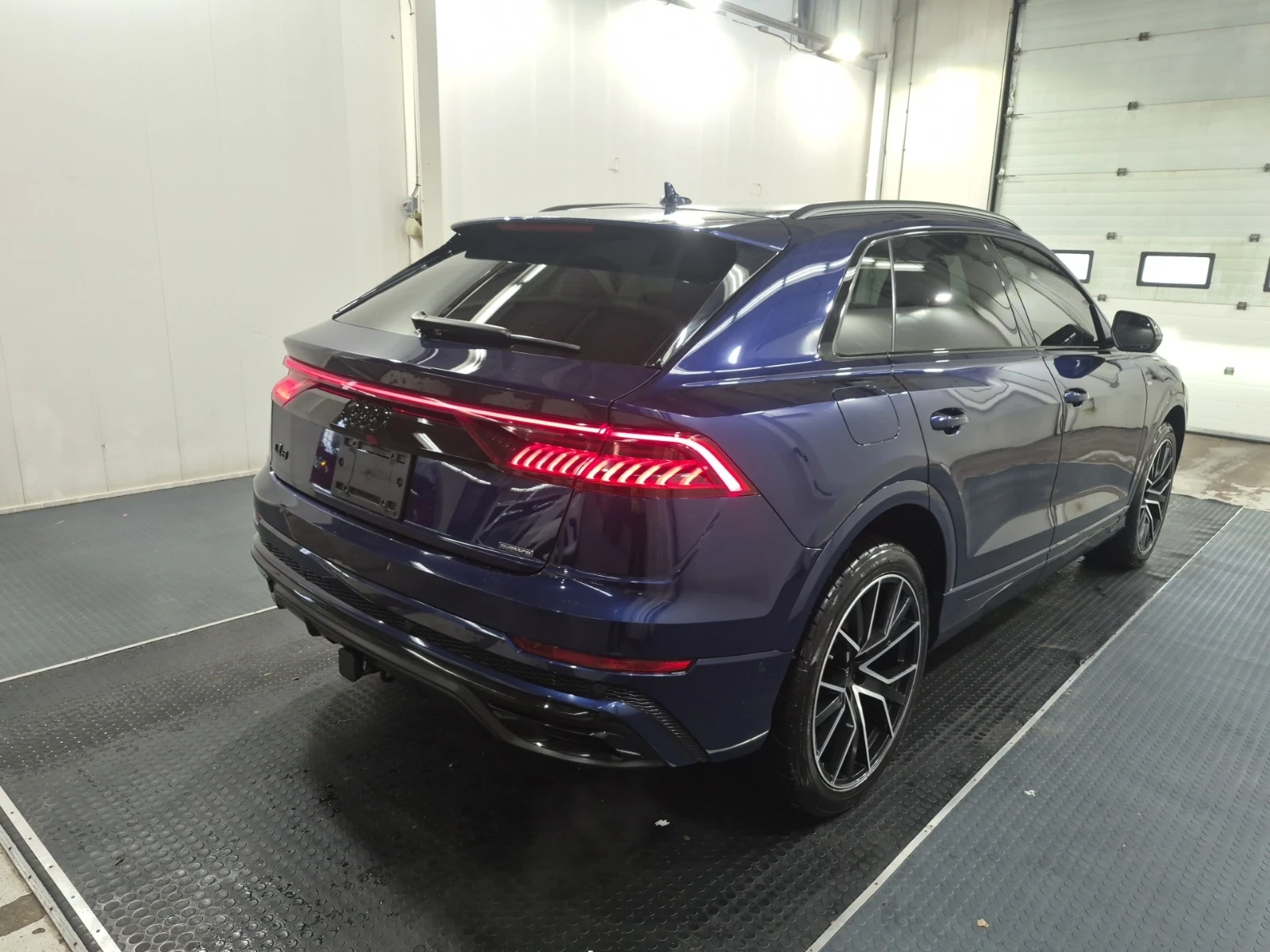 Audi Q8 55 Tfsi Quattro Progressiv, снимка 3 - Автомобили и джипове - 56442772
