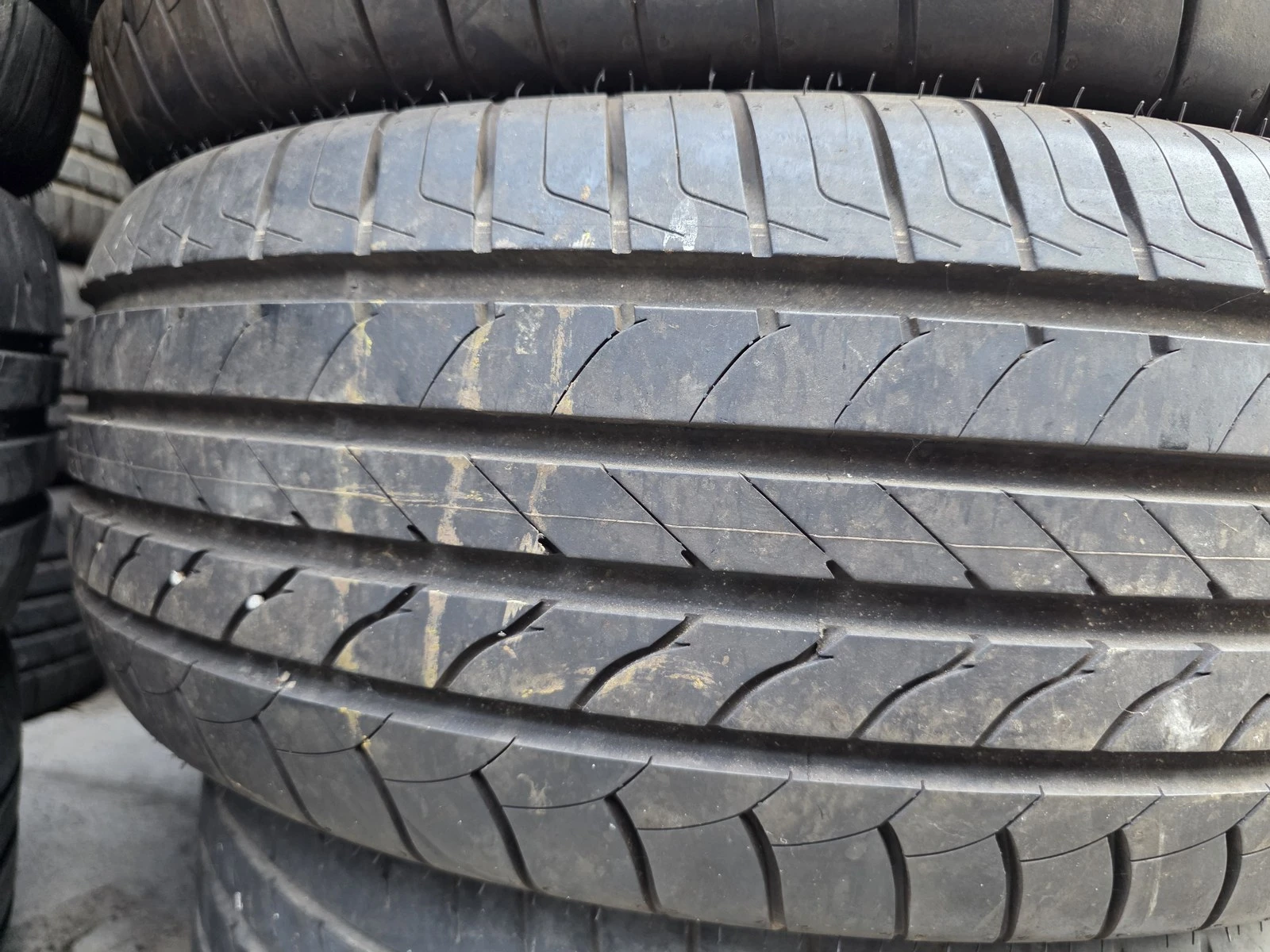 Гуми Летни 235/60R17, снимка 2 - Гуми и джанти - 56664453