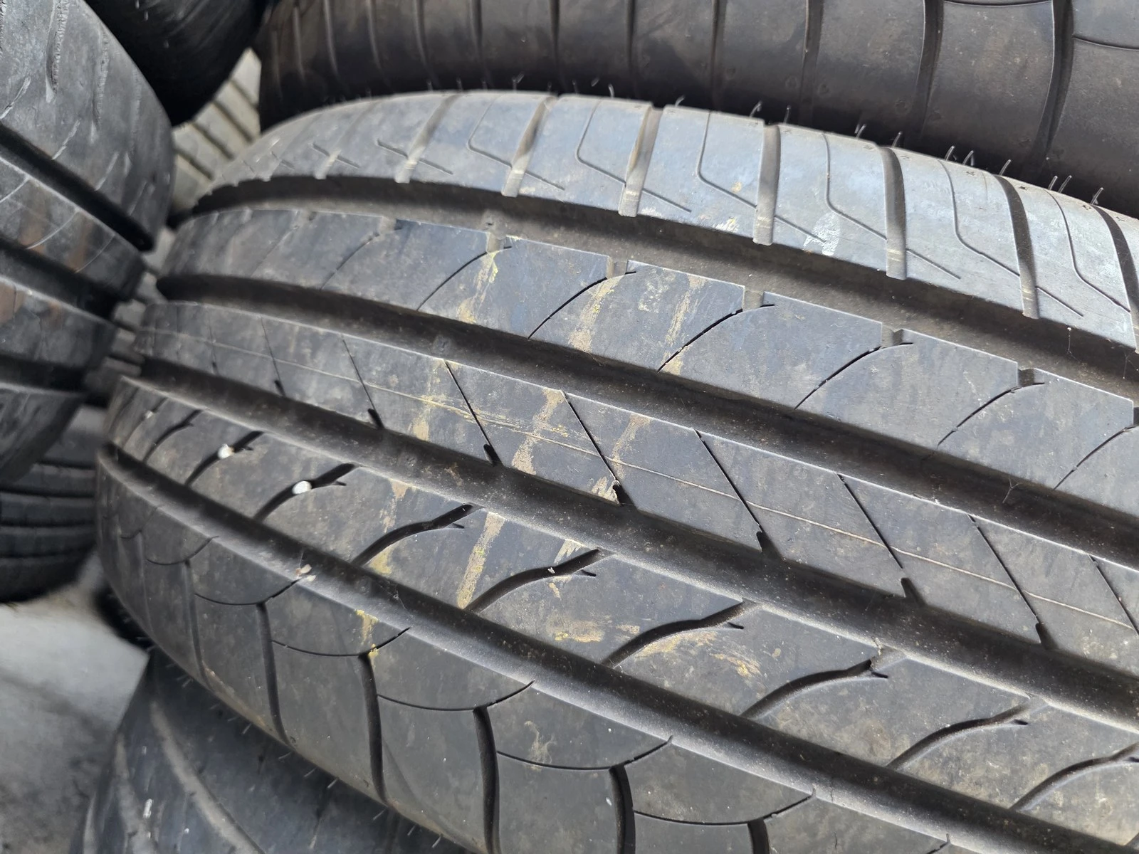 Гуми Летни 235/60R17, снимка 4 - Гуми и джанти - 56664453