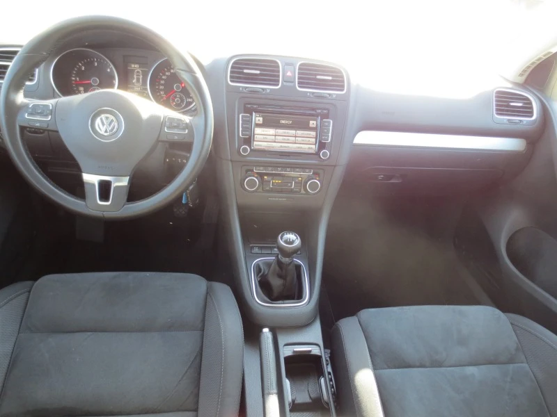 VW Golf 1.6 TDI, снимка 13 - Автомобили и джипове - 46775627