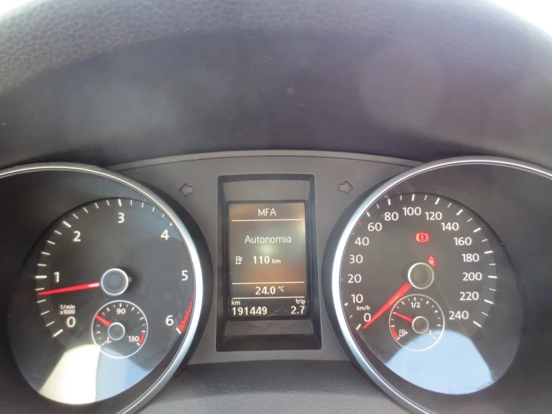 VW Golf 1.6 TDI, снимка 11 - Автомобили и джипове - 46775627