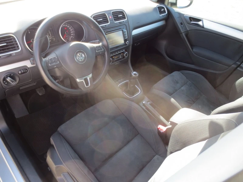 VW Golf 1.6 TDI, снимка 9 - Автомобили и джипове - 46775627