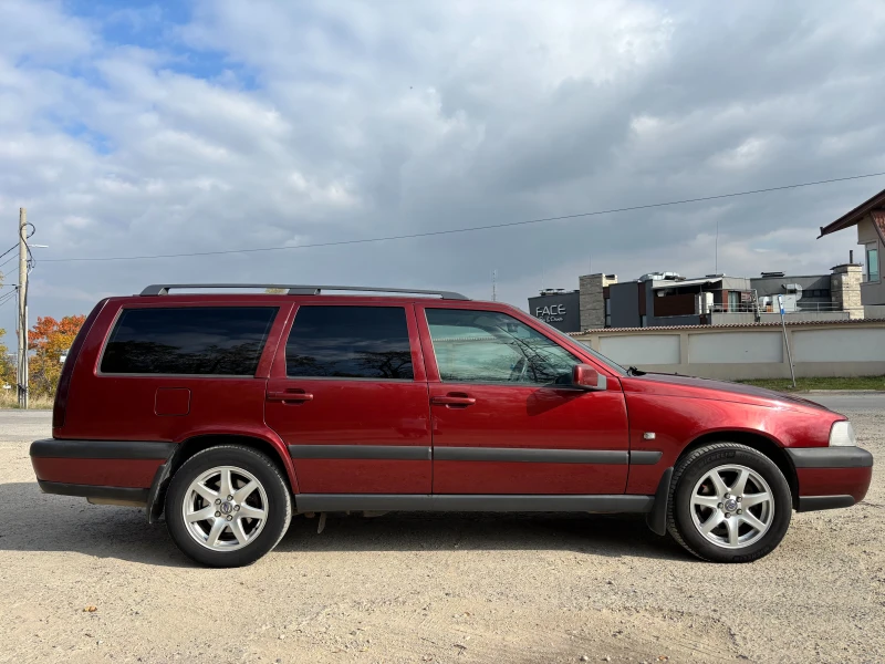 Volvo V70 XC, снимка 2 - Автомобили и джипове - 48295668