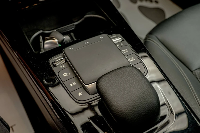 Mercedes-Benz A 180 d/Седан/Virtual/Подгрев/Dynamic Select/MBUX, снимка 8 - Автомобили и джипове - 51015572