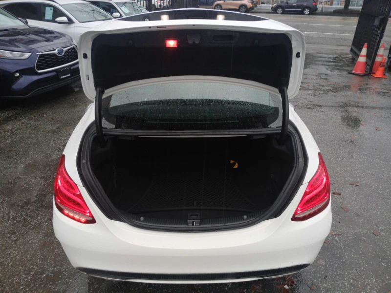 Mercedes-Benz C 400 AMG PACK* HEAD-UP* BURMASTER* LANE ASSIST* DIAMOND, снимка 17 - Автомобили и джипове - 53057973