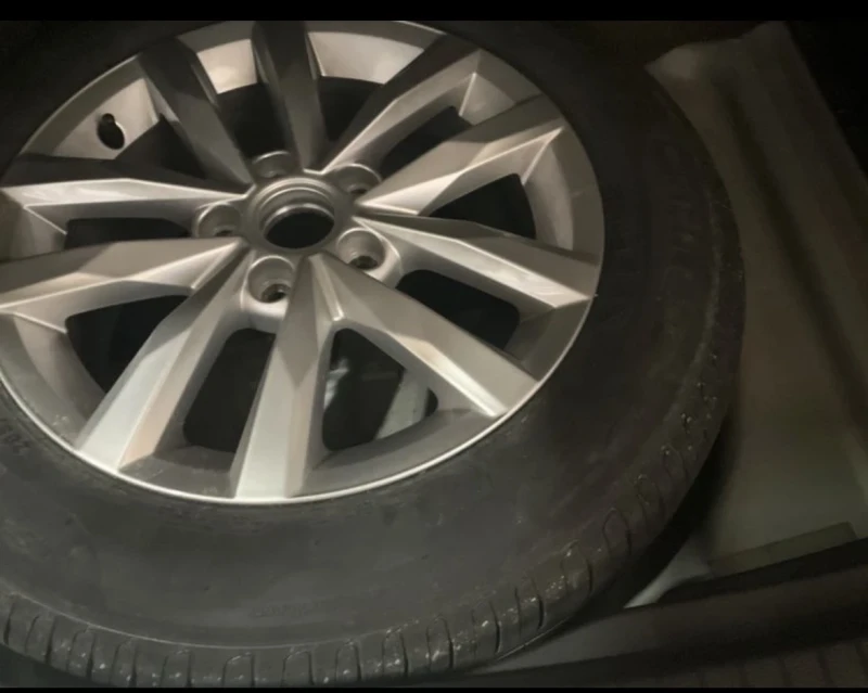 VW Touran 2.0TDI/ ОЧАКВАН ВНОС /, снимка 13 - Автомобили и джипове - 53324879