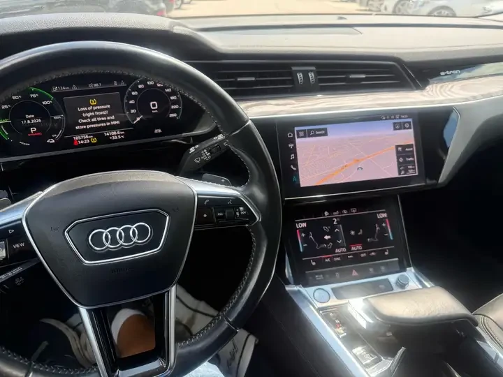 Audi E-Tron Progressiv CARFAX НАЛИЧЕН | 2019 | 105750 km, снимка 7 - Автомобили и джипове - 56215505