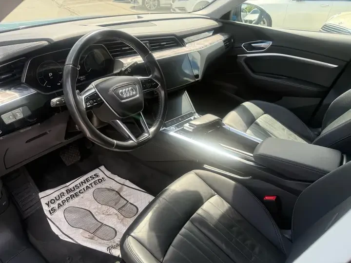 Audi E-Tron Progressiv CARFAX НАЛИЧЕН | 2019 | 105750 km, снимка 6 - Автомобили и джипове - 56215505