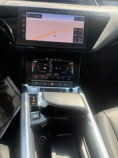 Audi E-Tron Progressiv CARFAX НАЛИЧЕН | 2019 | 105750 km, снимка 8 - Автомобили и джипове - 56215505