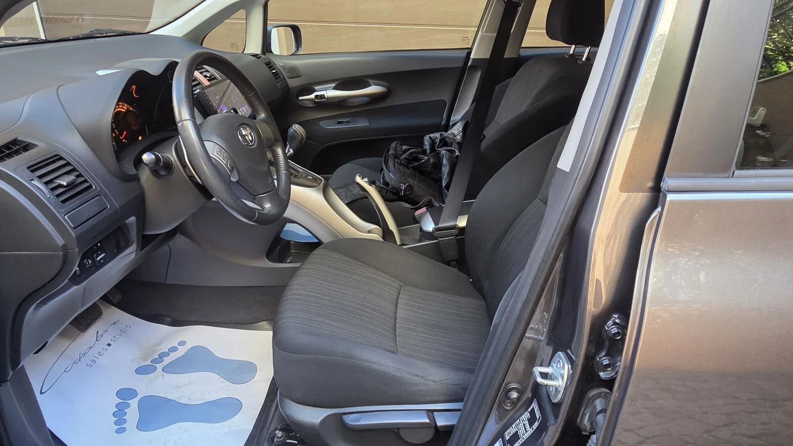 Toyota Auris 75 хил KM/Автоматик/Navi - изображение 7
