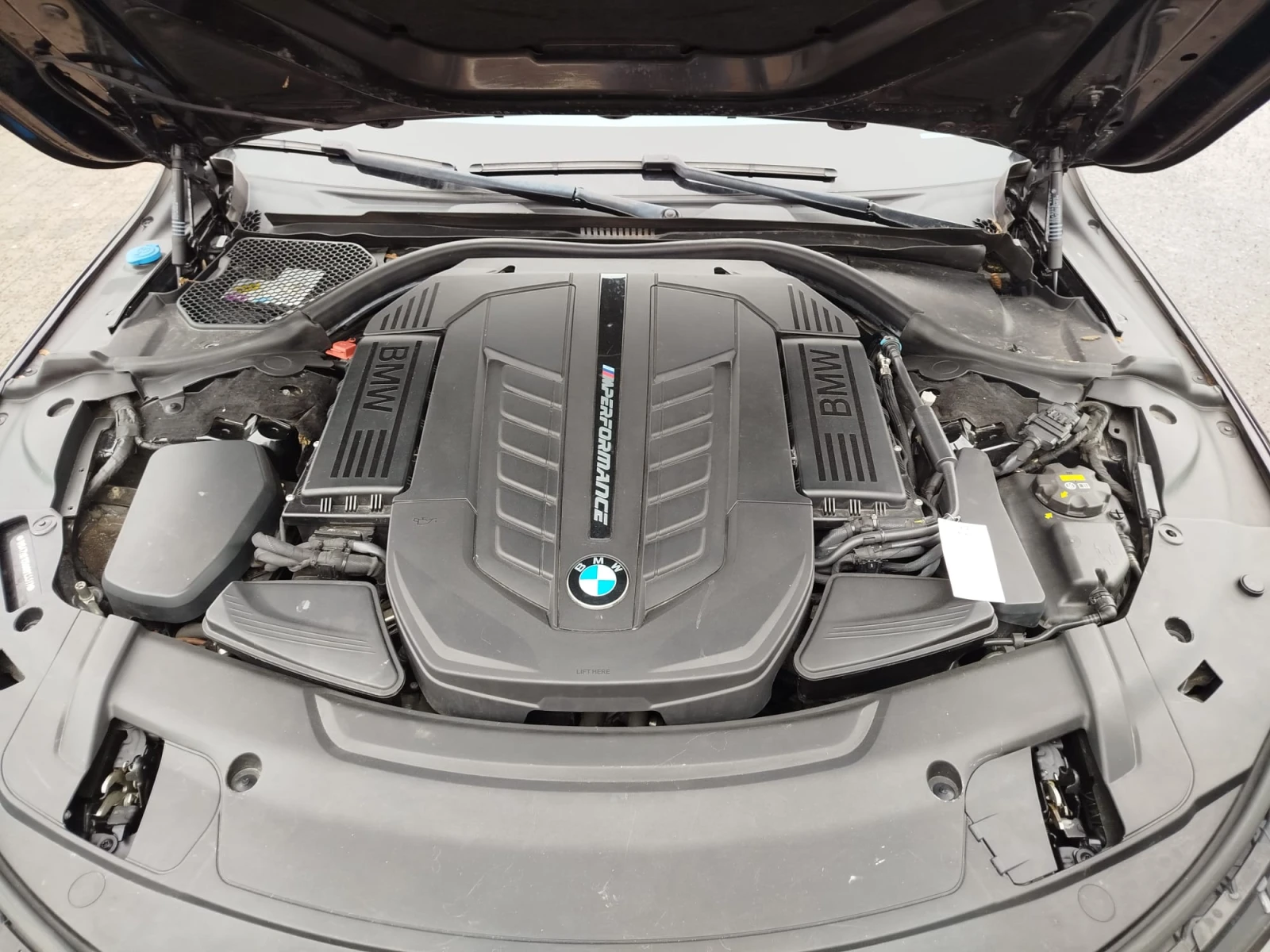 BMW 760 iL 680PS!, снимка 14 - Автомобили и джипове - 53521420