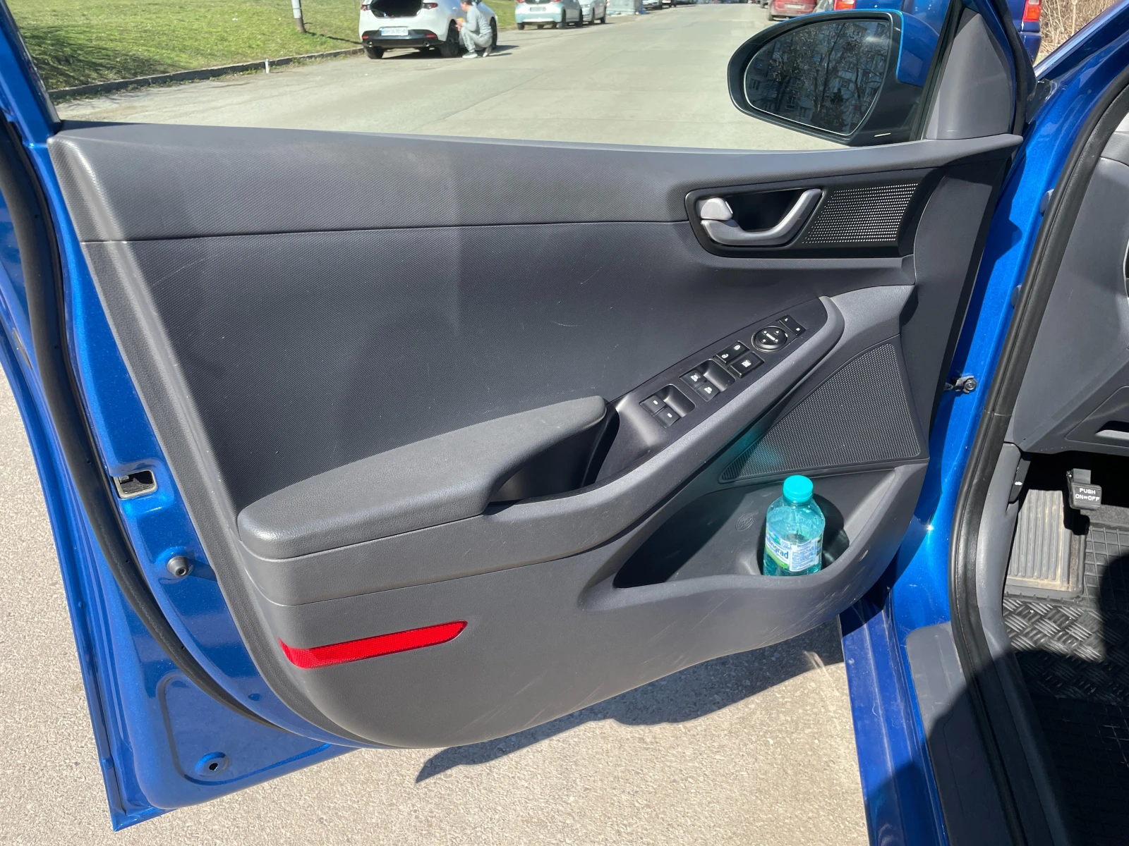 Hyundai Ioniq 1.6 HYBRID , снимка 13 - Автомобили и джипове - 53665768