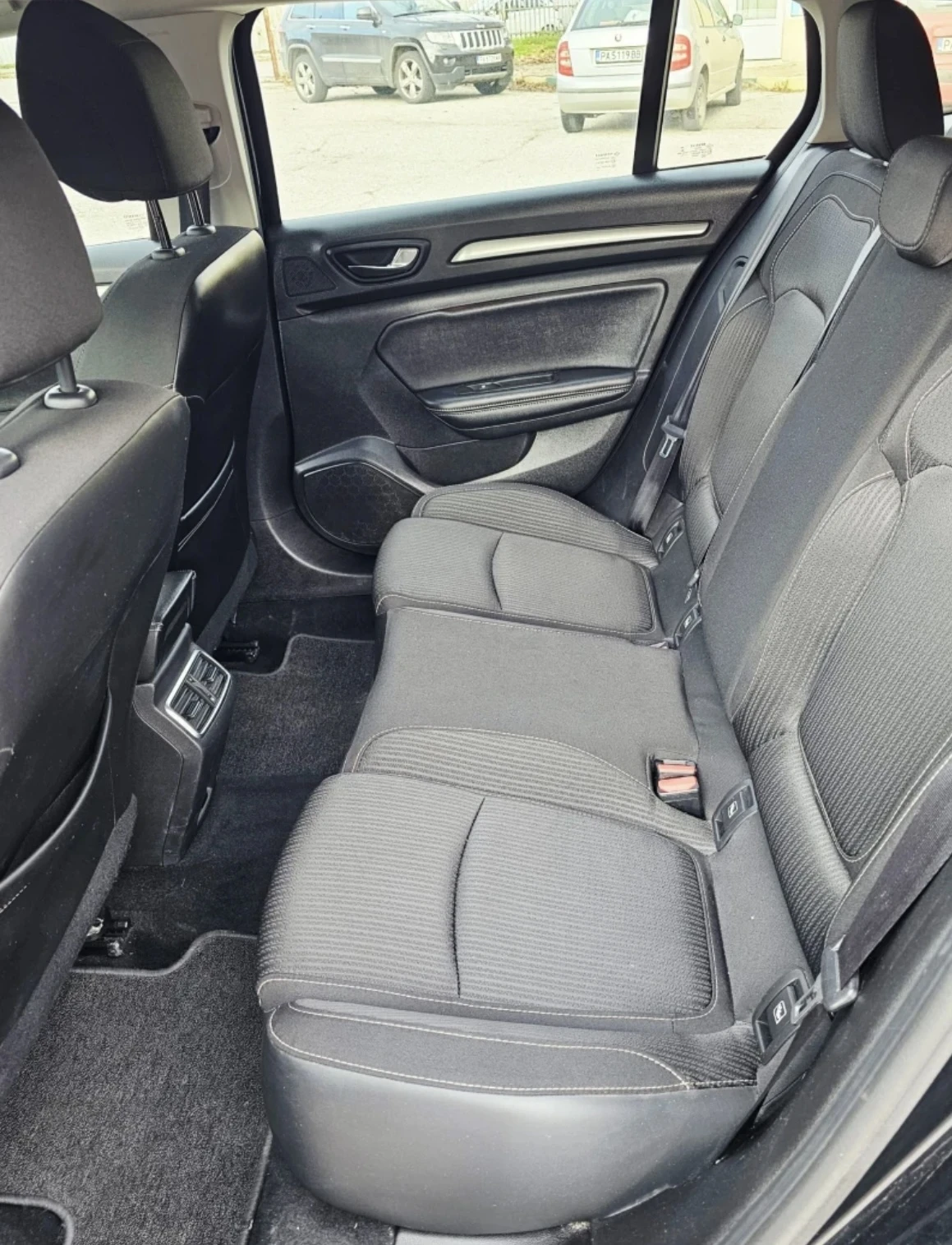 Renault Laguna 1.5, снимка 13 - Автомобили и джипове - 53774174