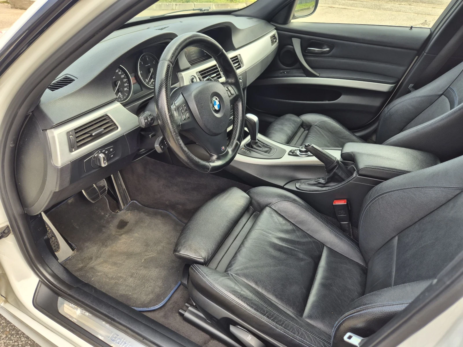 BMW 330  X-Drive LCI EDITION, снимка 9 - Автомобили и джипове - 53861336