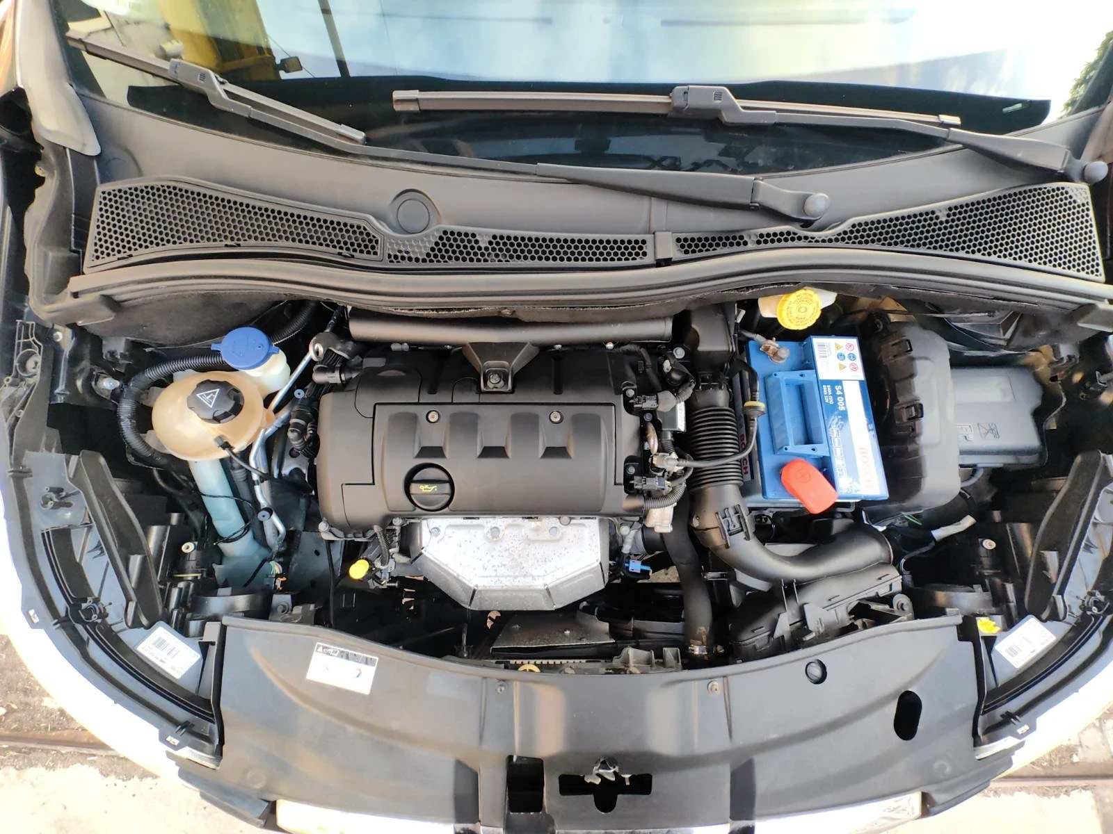 Peugeot 2008 1.6i-120к.с Feline Titane, снимка 16 - Автомобили и джипове - 53908409