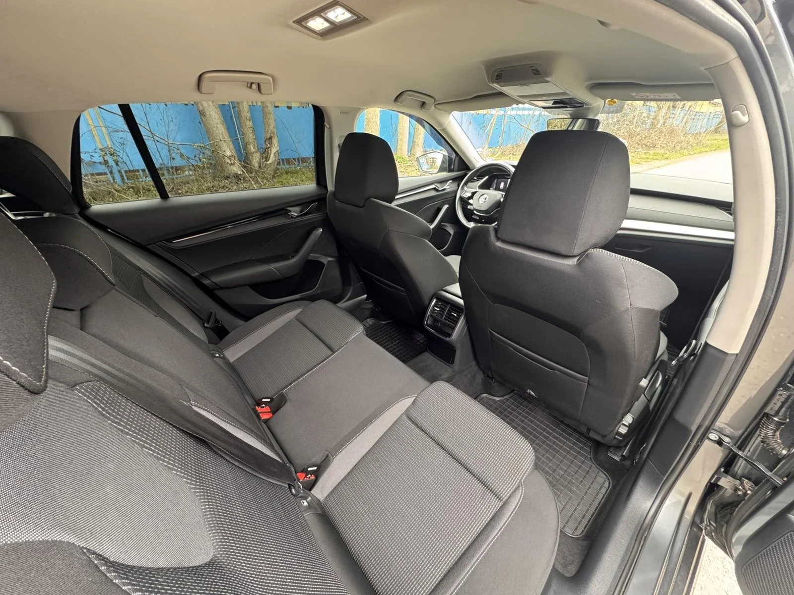 Skoda Octavia, снимка 9 - Автомобили и джипове - 54022838