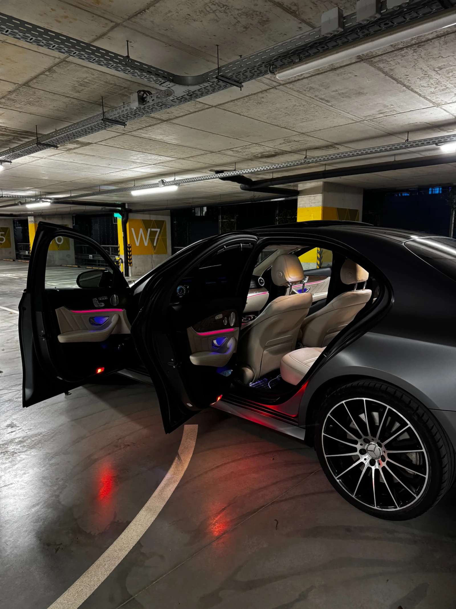 Mercedes-Benz E 43 AMG Designo, снимка 15 - Автомобили и джипове - 54257015