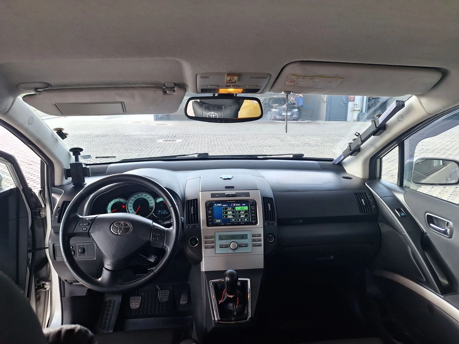 Toyota Corolla verso 2.2 D4D, снимка 9 - Автомобили и джипове - 54974430