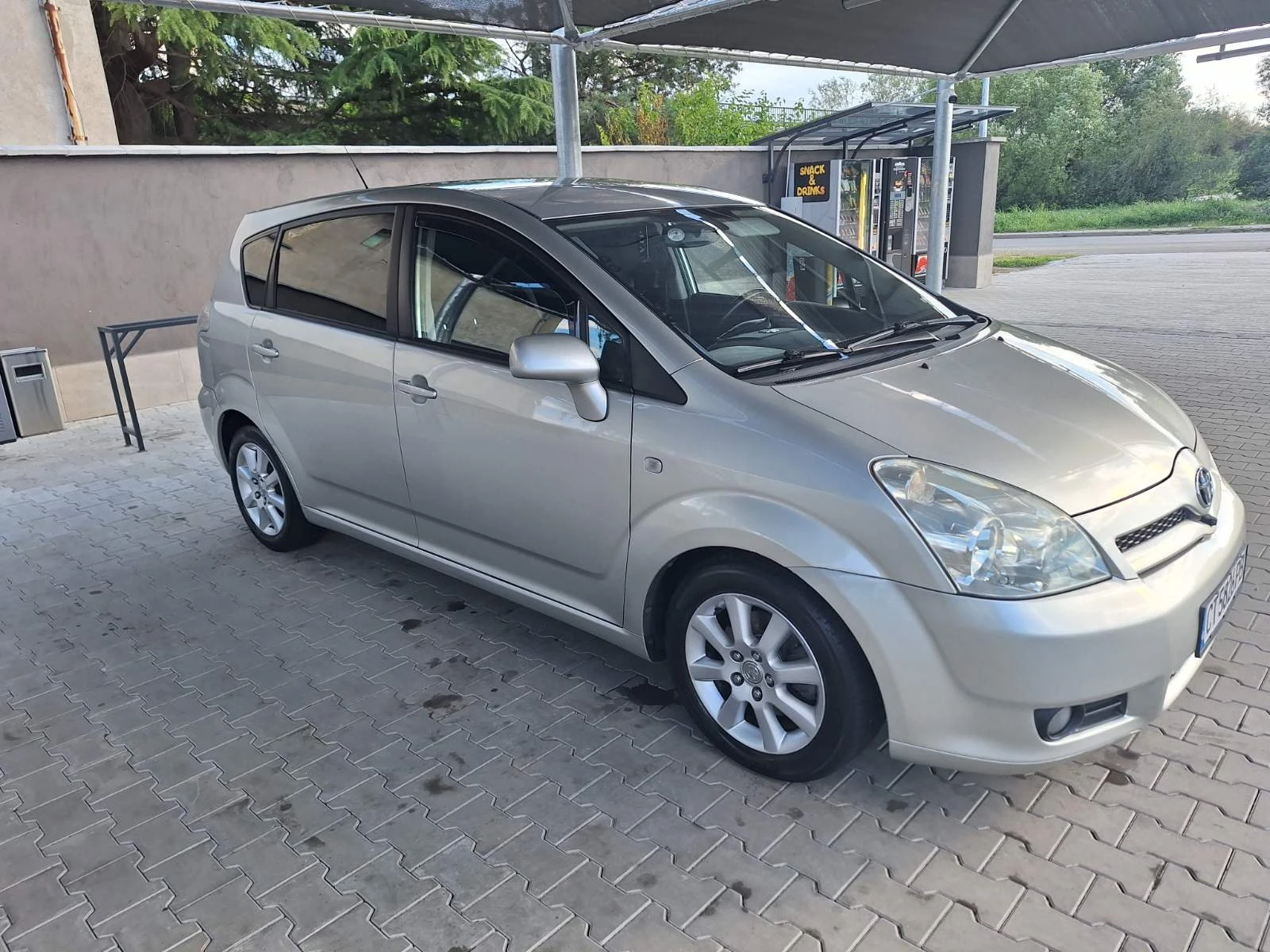 Toyota Corolla verso 2.2 D4D, снимка 3 - Автомобили и джипове - 54974430