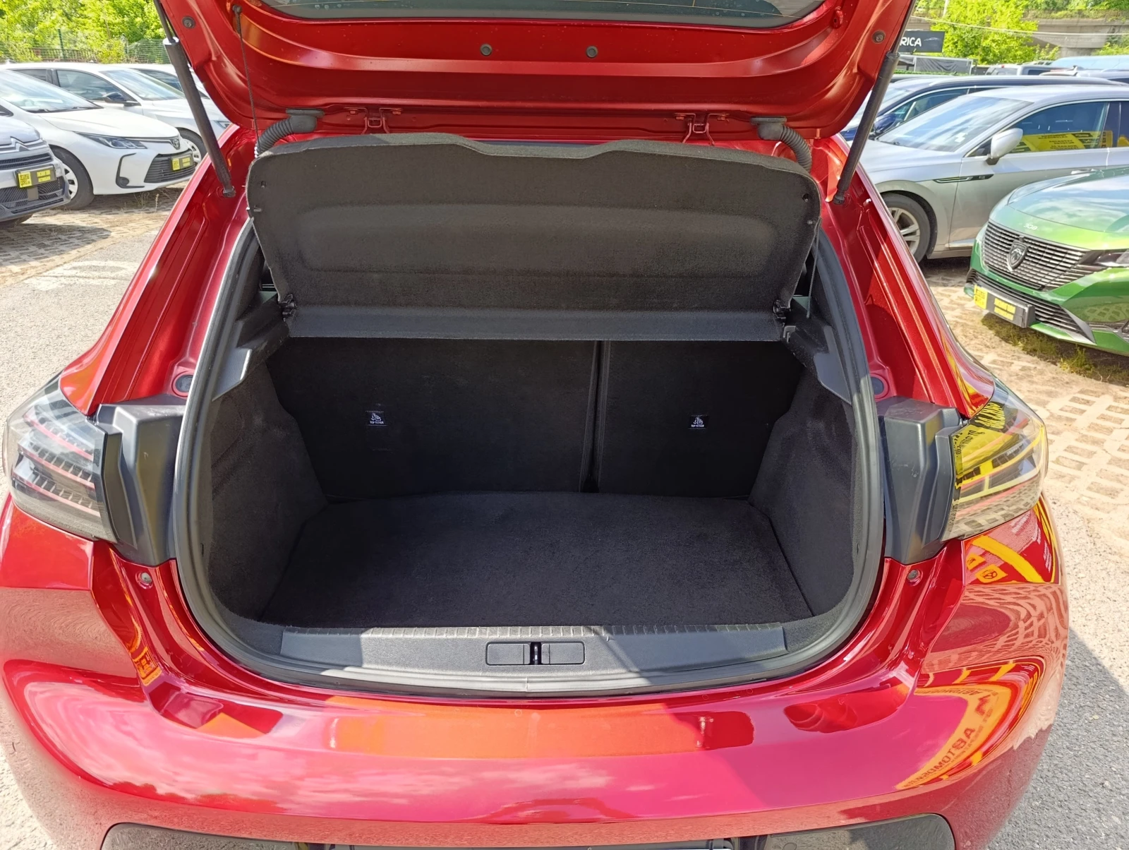Peugeot 208 GT HYBRID Закупен от БГ, снимка 16 - Автомобили и джипове - 55434179