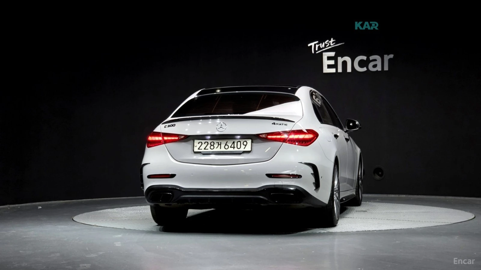 Mercedes-Benz C 300 4MATIC* AMG-LINE* ПАНОРАМА* 360* КАМЕРА* ДИСТРОНИК, снимка 4 - Автомобили и джипове - 55748447