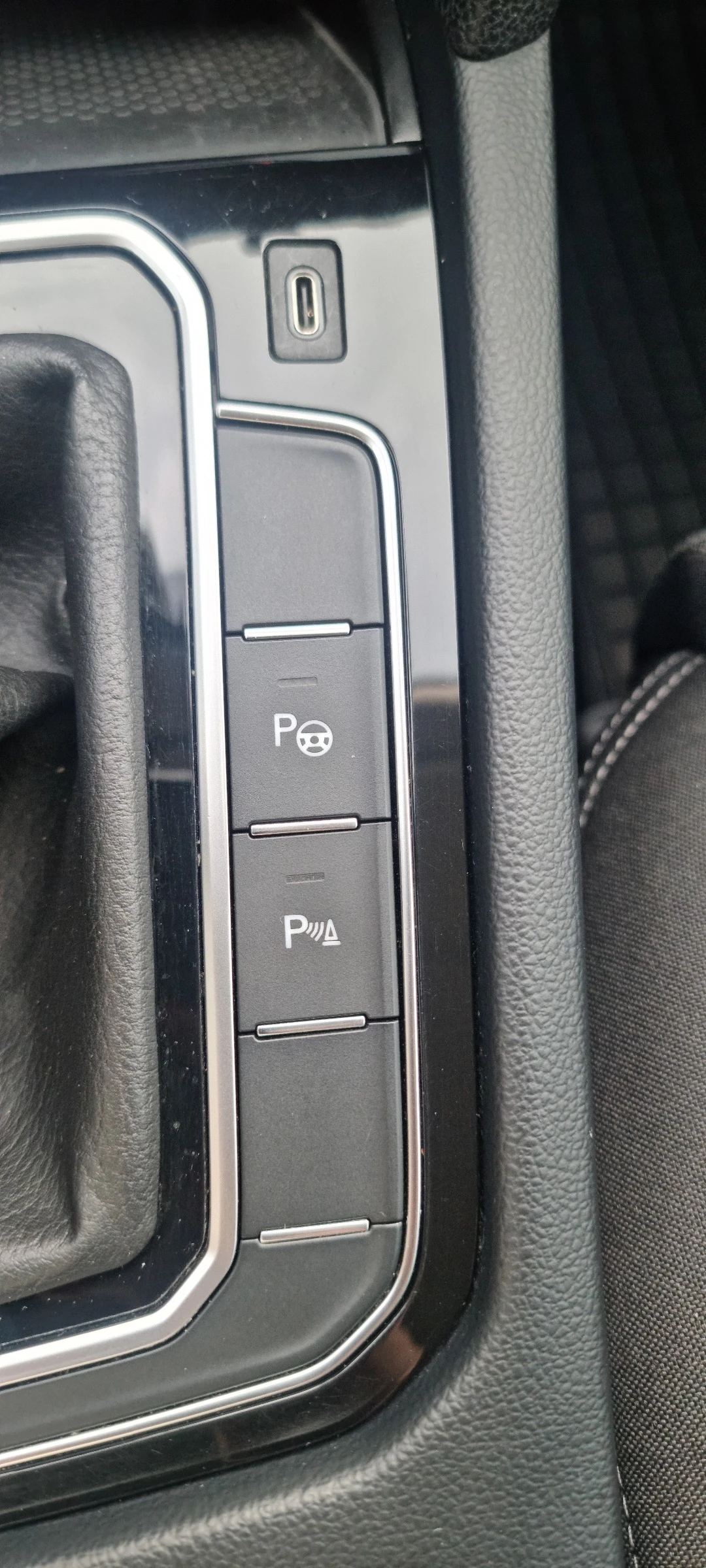 VW Passat 2.0TDI FACELIFT, снимка 13 - Автомобили и джипове - 56023954