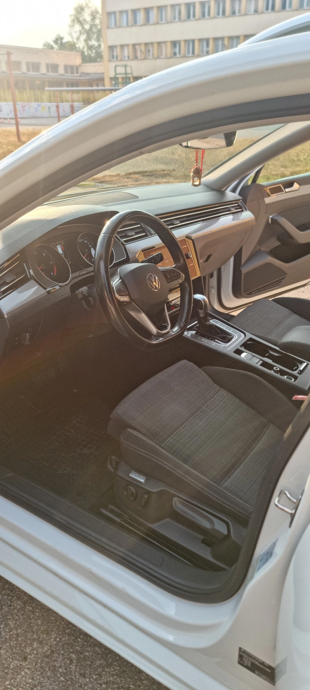 VW Passat 2.0TDI FACELIFT, снимка 12 - Автомобили и джипове - 56023954