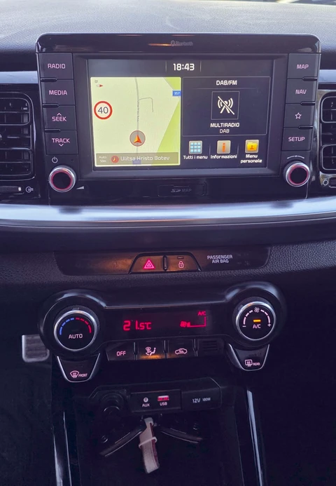 Kia Stonic 1.4LPG, NAVI, 91000km, снимка 8 - Автомобили и джипове - 54184057