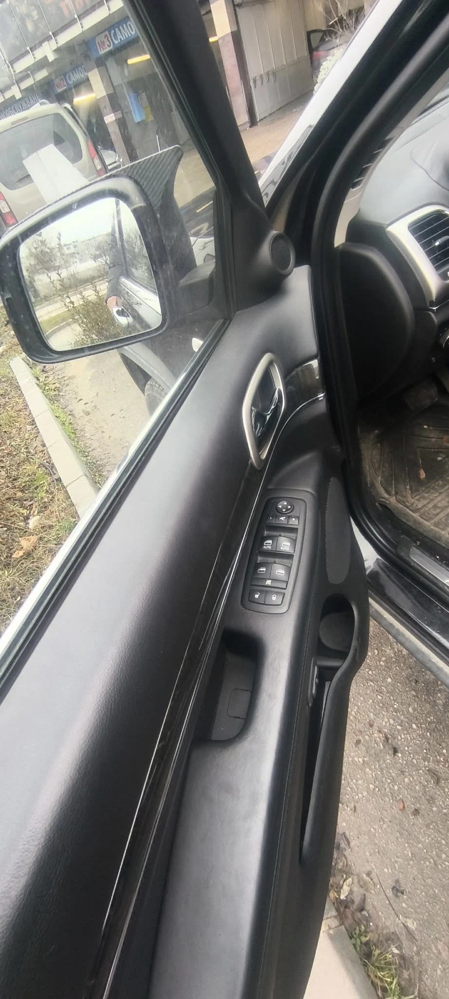 Jeep Grand cherokee 3.0 CRD Overland 241 hp, снимка 4 - Автомобили и джипове - 54064818