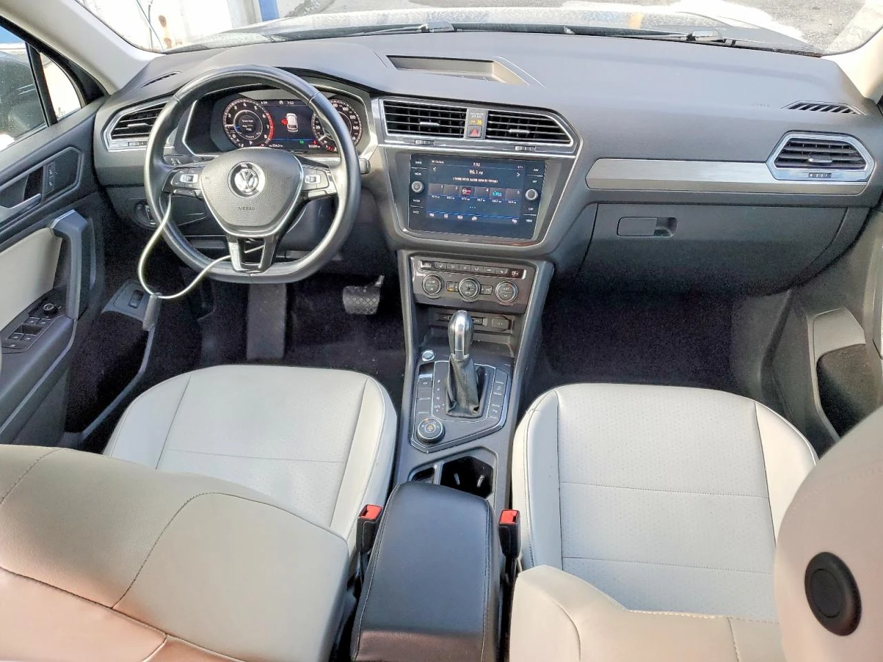 VW Tiguan SE, снимка 5 - Автомобили и джипове - 54075761
