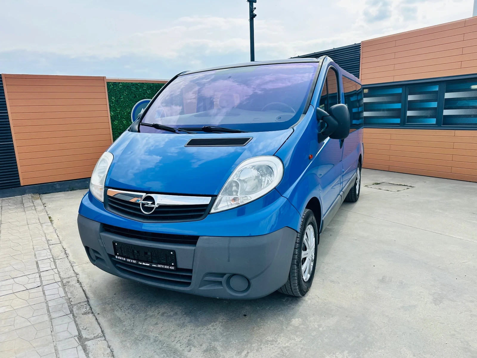 Opel Vivaro 2.0 DCI/8+ 1/Климатик/6-ск