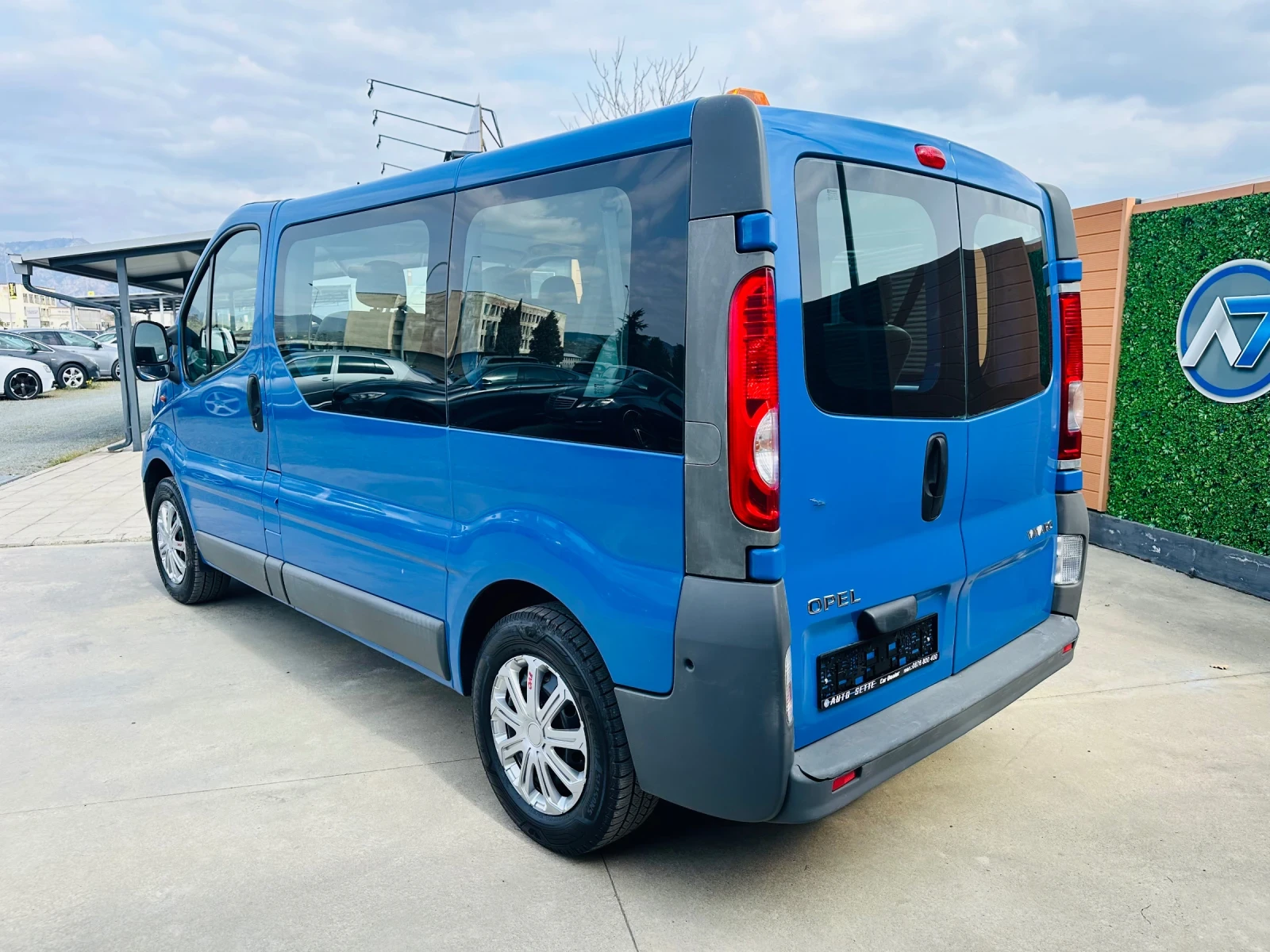 Opel Vivaro 2.0 DCI/8+ 1/Климатик/6-ск, снимка 7 - Бусове и автобуси - 53875287