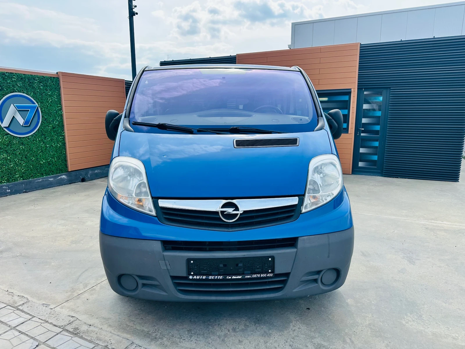 Opel Vivaro 2.0 DCI/8+ 1/Климатик/6-ск, снимка 2 - Бусове и автобуси - 53875287