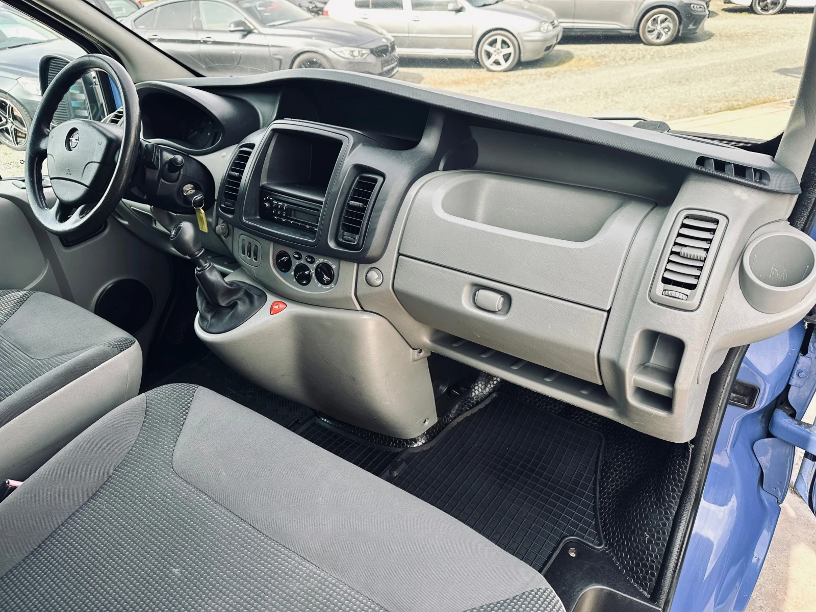 Opel Vivaro 2.0 DCI/8+ 1/Климатик/6-ск, снимка 16 - Бусове и автобуси - 53875287