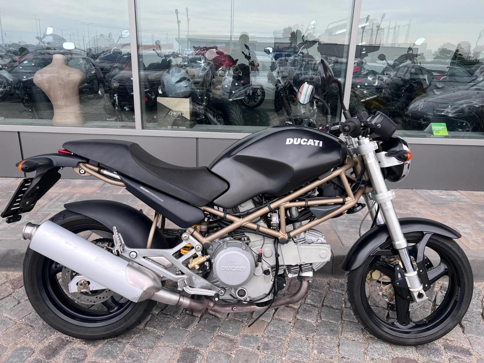 Ducati Monster 600 monster dark, снимка 1