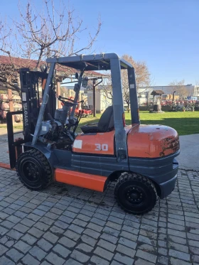 Мотокар Toyota 3.0 тон, вдига 4.0м. Триплекс. Свободен ход, снимка 5