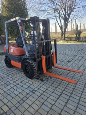 Мотокар Toyota 3.0 тон, вдига 4.0м. Триплекс. Свободен ход, снимка 1