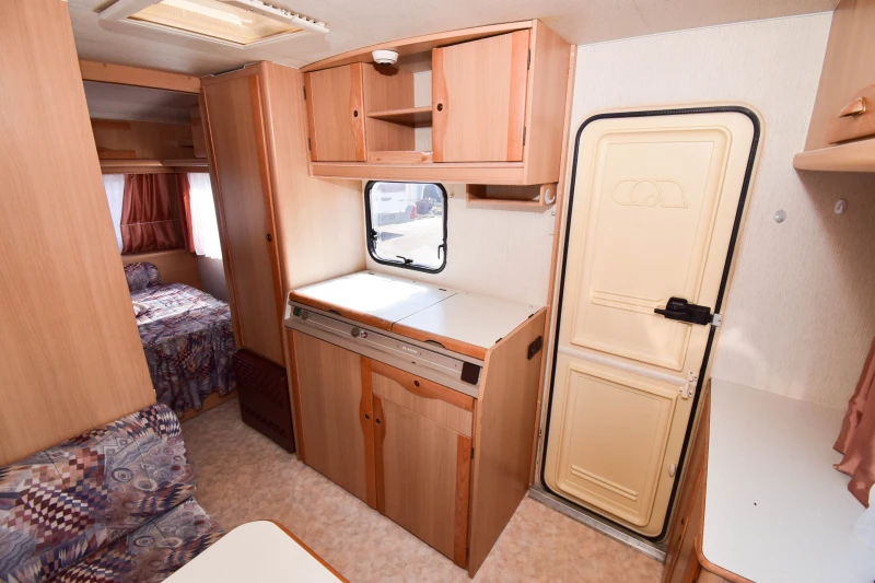 Каравана Adria Unika B 432 PS+ ФОРСЕЛТ, снимка 9 - Каравани и кемпери - 47499092