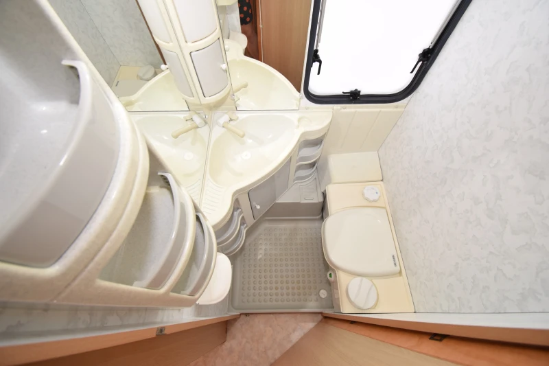 Каравана Adria Unika B 432 PS+ ФОРСЕЛТ, снимка 13 - Каравани и кемпери - 47499092